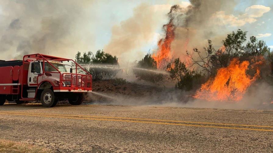 Al menos un muerto y casi medio millón de hectáreas devastadas por incendios en Texas