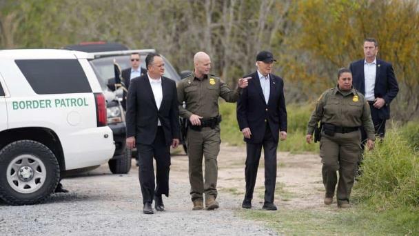 Biden le pide a Trump trabajar juntos para aprobar un acuerdo migratorio en el Congreso
