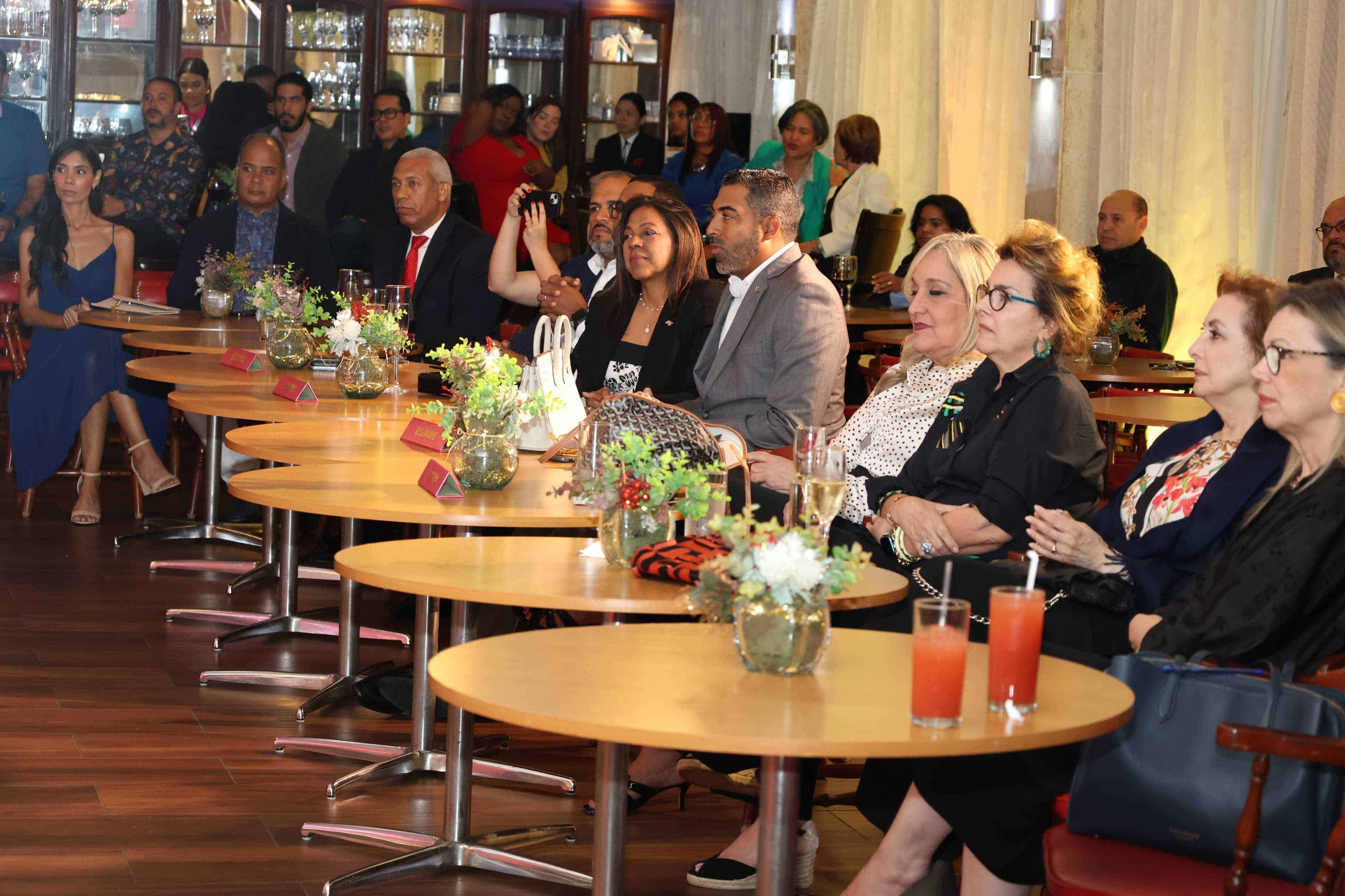 Público asistente al lanzamiento.