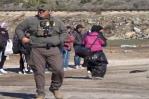 Voluntarios brindan apoyo a migrantes latinoamericanos en la frontera con Estados Unidos