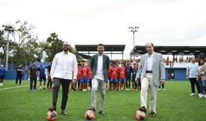 David Villa inaugura complejo de fútbol en el país