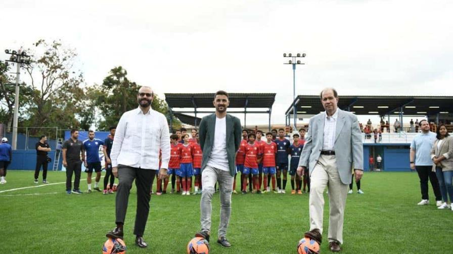 David Villa inaugura complejo de fútbol en el país