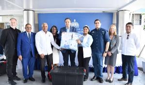 Ministro de Salud entrega insumos y equipos de respuesta rápida a las direcciones provinciales