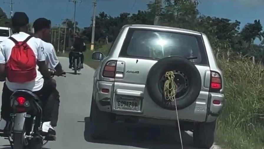Fiscalía de La Altagracia solicitará medida de coerción a hombre que arrastró perro en vehículo