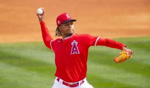 Toros renuevan contratos de Félix Peña y Rubby de la Rosa