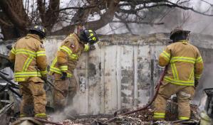Vientos pueden avivar mayor incendio forestal en Texas, que deja dos muertos y tres heridos 