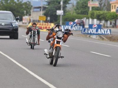 Santiago: joven muere en accidente durante carrera de motores