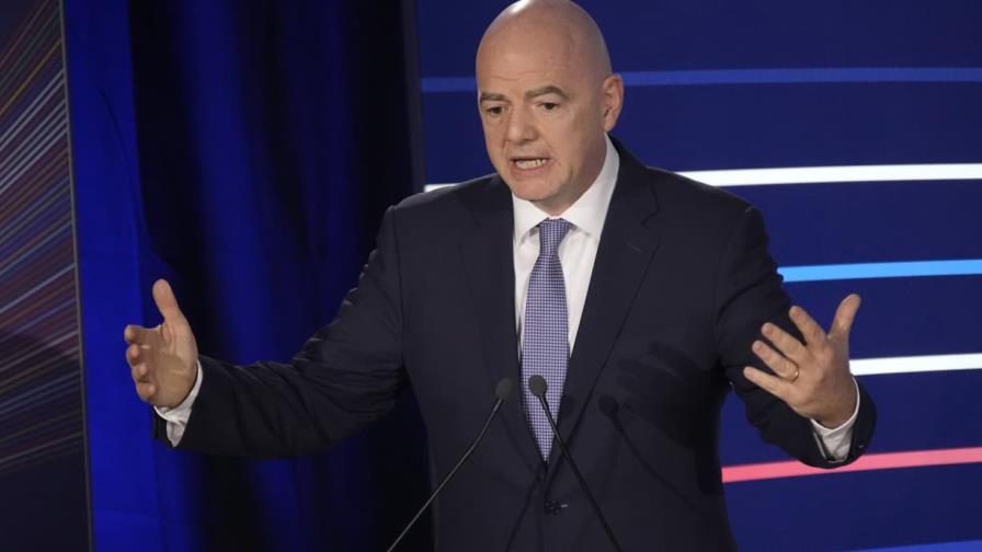 No le dan oportunidad, Infantino desecha la idea de las tarjetas azules en el fútbol