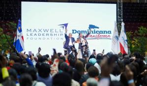 John Maxwell exhorta a los maestros a fomentar el liderazgo en las aulas