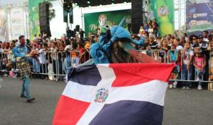 Más de 45 comparsas llenan de alegría y colorido el carnaval Santo Domingo Este