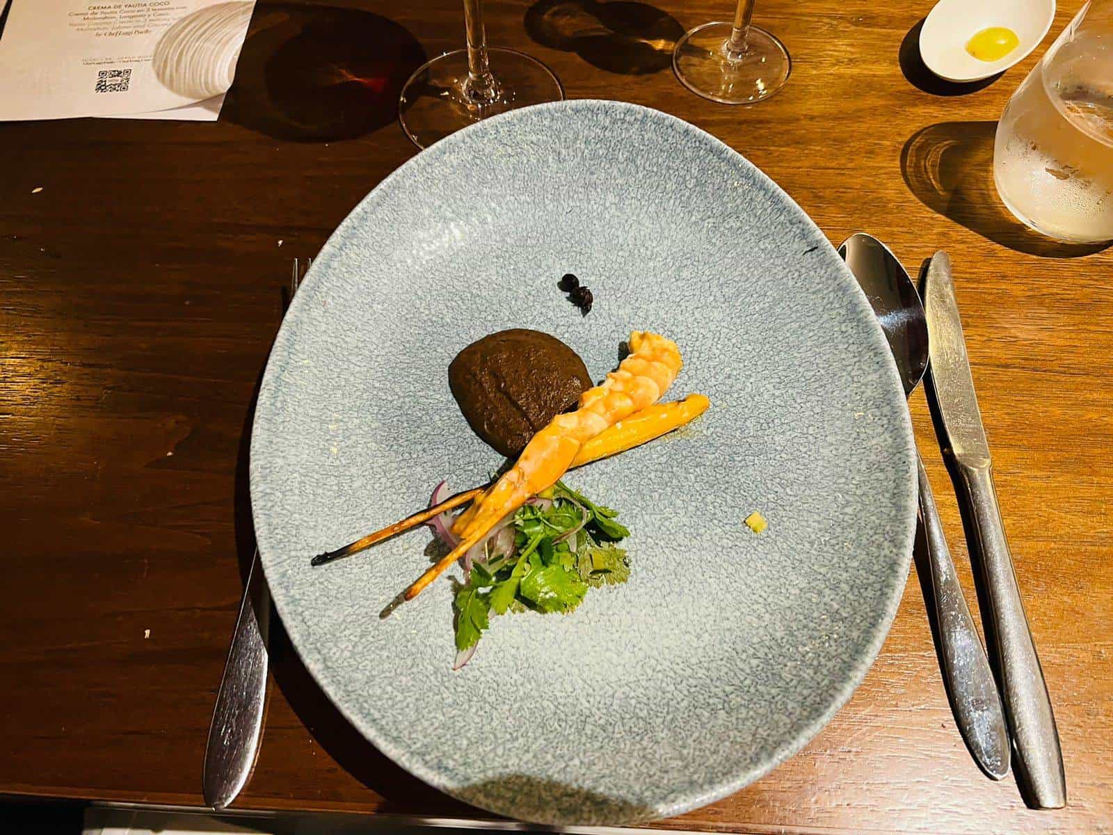 Elote baby a la brasa con camarón del chef Irving Cano, incluyó una sorpresa: una hormiga salteada.