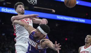 Green y VanVleet lideran a Rockets en triunfo ante Suns, que pierden a Booker por lesión