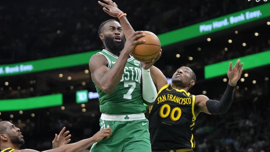 Brown y Tatum guían a Celtics a tercera victoria mas holgada de Boston, al vencer 140-88 a Warriors