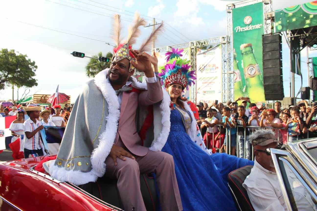 Los reyes del carnaval Yiyo Sarante y Lucía Tavárez.