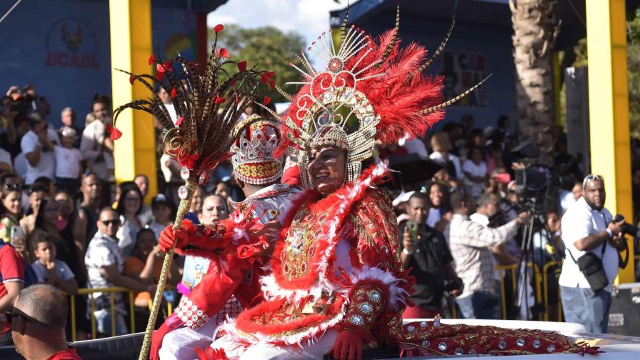 Con un "Trabucazo" de confeti y mucha creatividad comienza el Carnaval de Santo Domingo 2024