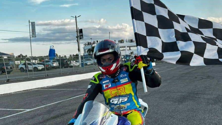 Jonathan Basden arrasa en el  Santo Domingo Grand Prix