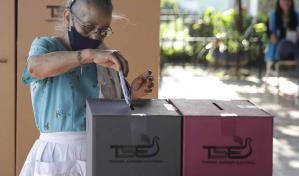 Comicios salvadore&ntilde;os transcurren con poca afluencia y entre denuncias de irregularidades