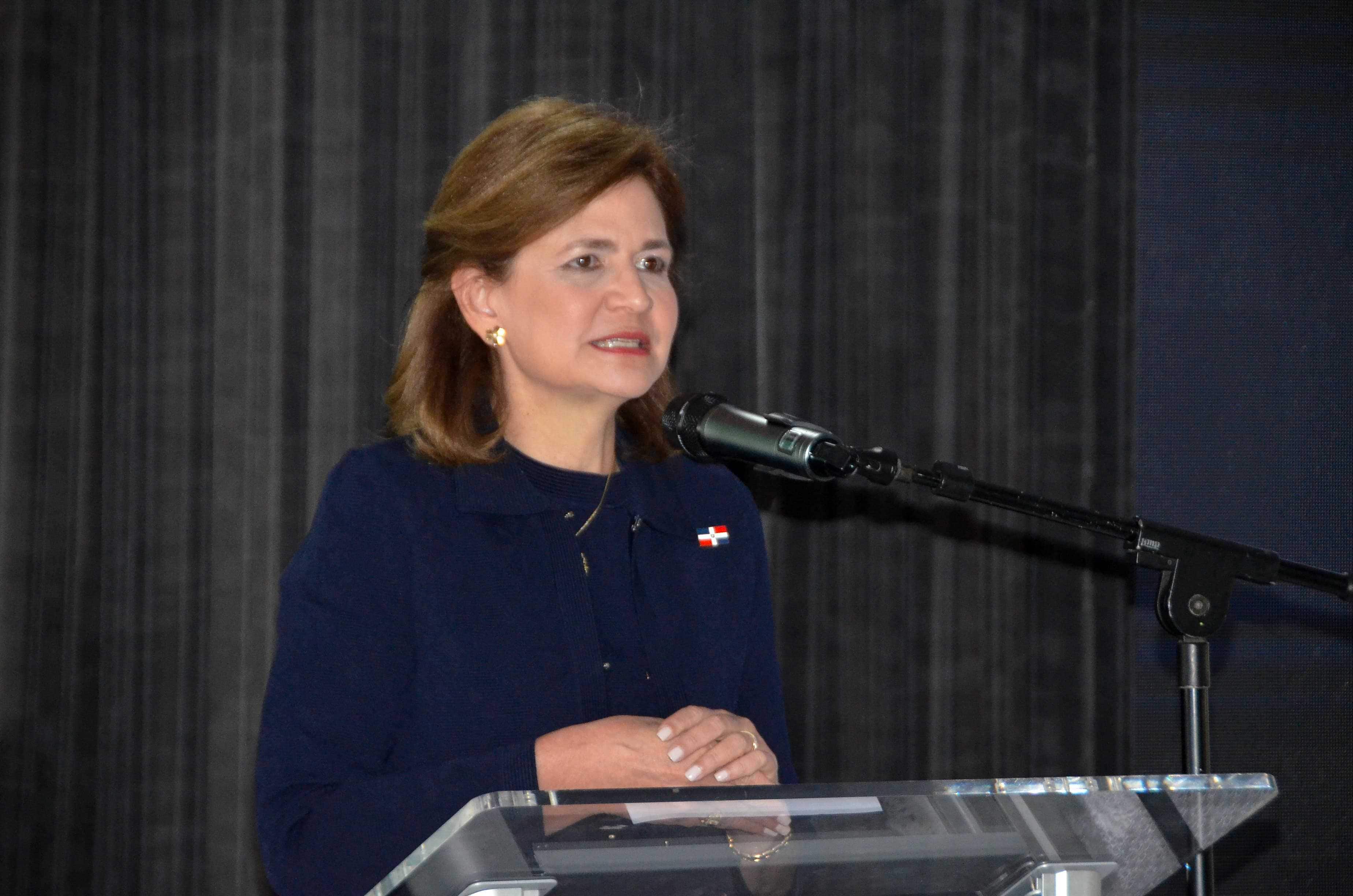La vicepresidenta Raquel Peña en su intervención en la ceremonia de juramentación de Amaprosan. 