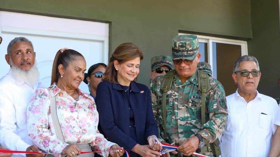 Vicepresidenta Raquel Peña inaugura destacamento militar en El Limón del Yuna