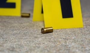 Illinois: Policía acusado tras tiroteo fatal de mujer dentro de su casa