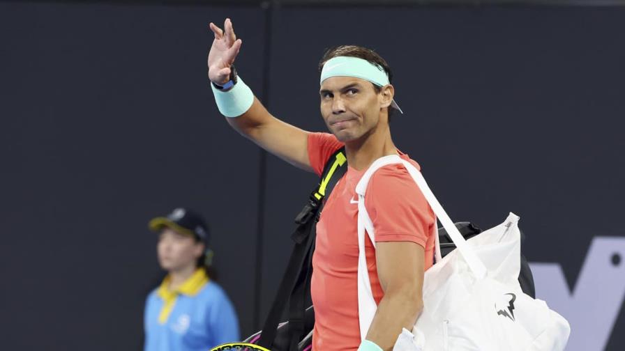 Nadal no presenta problemas en la cadera en derrota ante Alcaraz en juego de exhibición