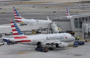 Un avión de American Airlines choca con otro de Frontier en aeropuerto de Miami