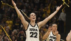 Caitlin Clark quebró la marca de Pete Maravich de más puntos en el baloncesto de la NCAA