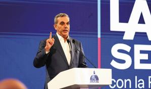 Abinader encabeza LA Semanal con la Prensa