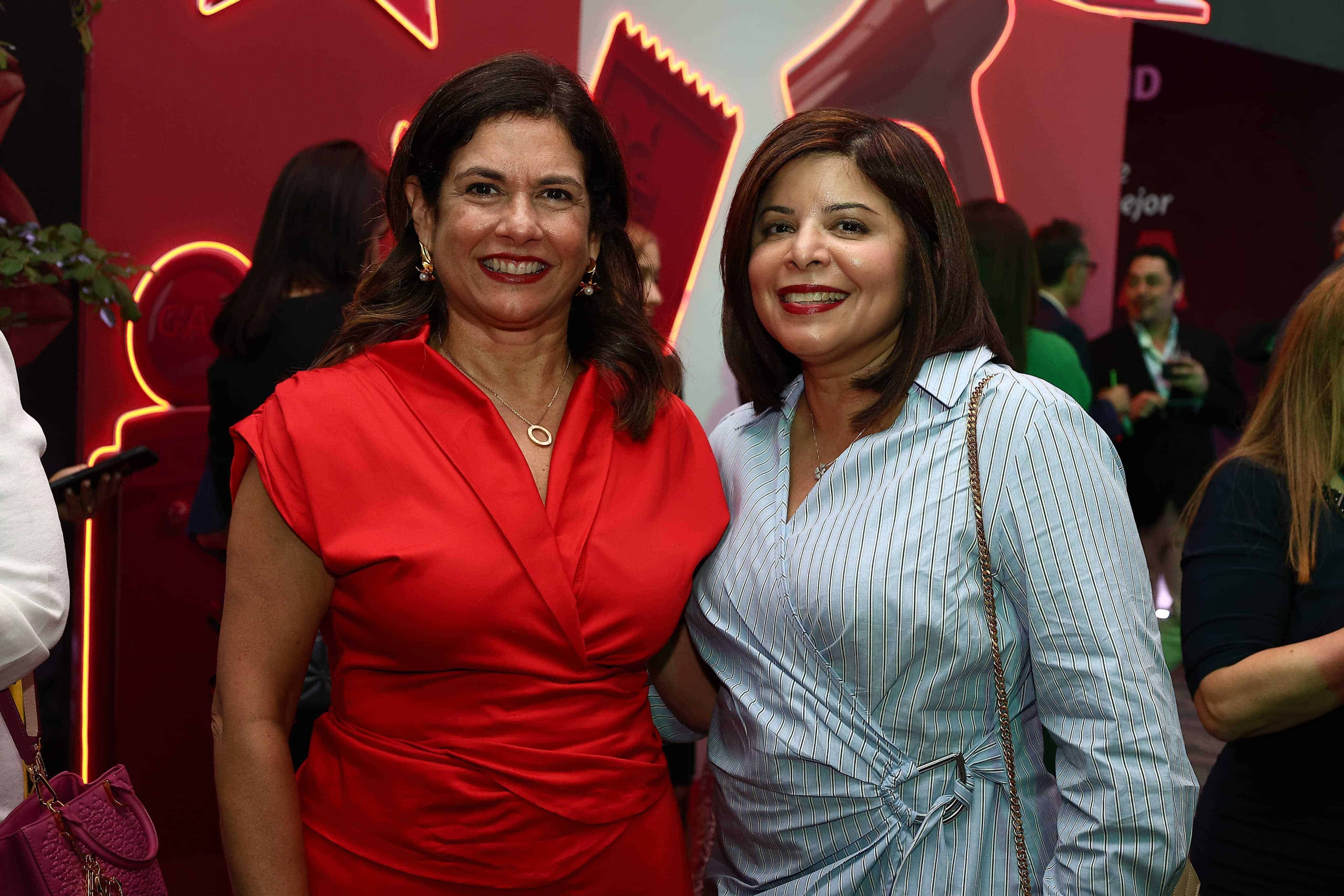 Denisse Medina y Vielka Castillo.