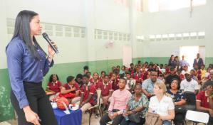 INEFI entrega utilería deportiva en el Politécnico Alfredo Peña Castillo