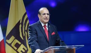 Julio César Castaños Guzmán pondrá en circulación Filosofía del hombre burro