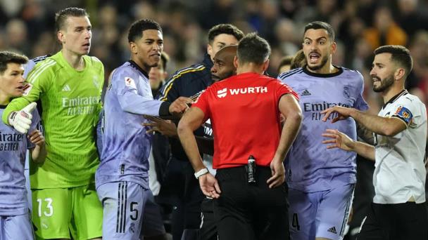 Bellingham recibe suspensión de 2 partidos por reclamo a árbitro que le anuló un gol agónico