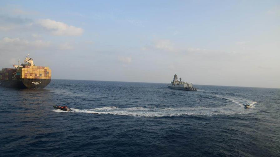 Rebeldes hutíes de Yemen reivindican ataque contra buque de EE.UU. que derribó misil en el mar Rojo
