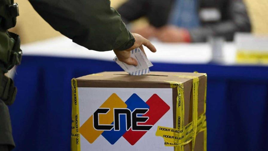 El ente electoral venezolano admite las 13 candidaturas postuladas para las presidenciales