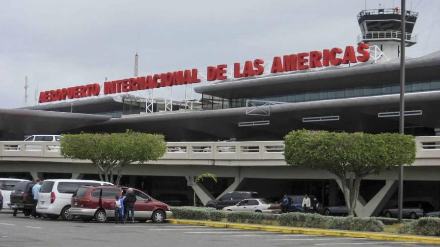 Cancelan ocho vuelos en el AILA por efectos del huracán Beryl
