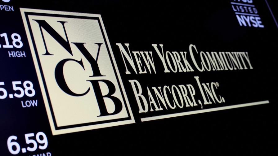 Cotización de banco NYCB suspendida en Wall Street
