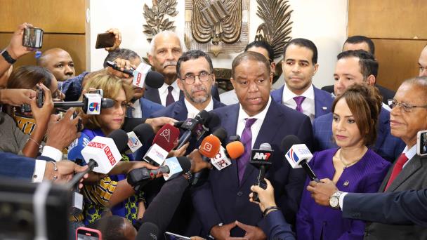 PLD inscribe ante la JCE a Abel Martínez y Zoraima Cuello como su pareja presidencial