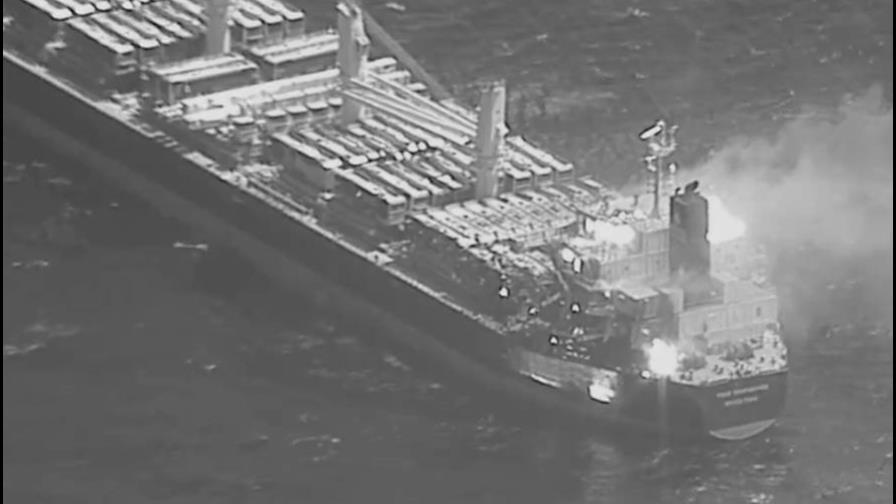 EE.UU. eleva a tres los marineros muertos en ataque de los hutíes contra un buque