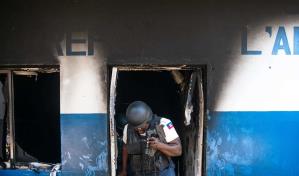 Las pandillas de Haití incendian otro puesto de policía en plena ola de violencia