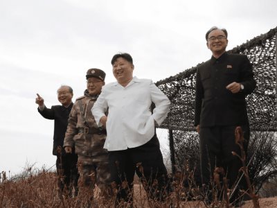 Kim Jong-un dirige ensayos de unidades de artillería que tienen Seúl