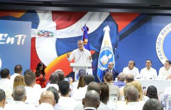 Abinader y PRM instruyen a alcaldes a cumplir con reporte de gastos y declaración jurada de bienes