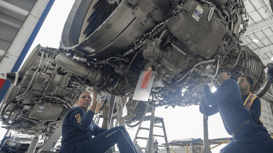 Conoce a Lygia Calderon, la técnica de mantenimiento de aviación en JetBlue
