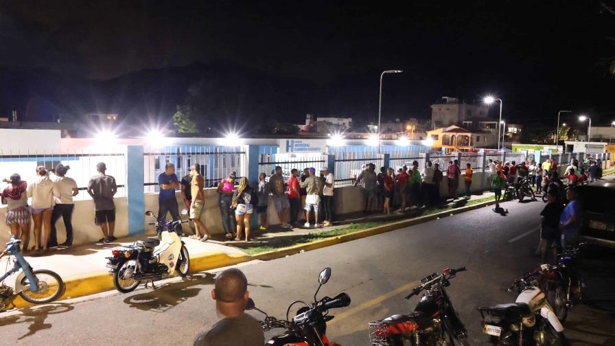 Una multitud se agolpa en hospital de Cambita donde llevaron cadáver de Kiko la Quema