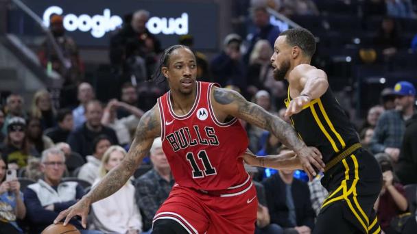 DeRozan cumple en el último minuto y Bulls vencen a Warriors; Curry sale lastimado