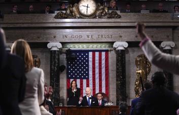 Biden usa discurso de Estado de la Unión para marcar contraste con Trump para convencer a votantes