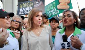 Ingrid Mendoza participa en su primera actividad como candidata a vice de la Fuerza del Pueblo