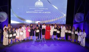 Medalla al Mérito de la Mujer Dominicana: 18 galardonadas en esta última edición