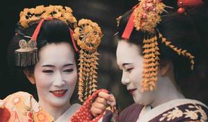 Jap&oacute;n prohibir&aacute; a los turistas entrar al distrito de las geishas de Kioto tras acosarlas