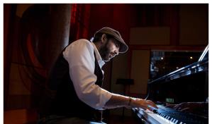 Juan Luis Guerra celebra graduación de su hija