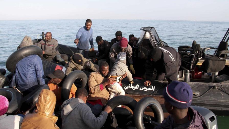 Túnez recupera cinco cadáveres y rescata 77 migrantes en travesías migratorias por mar Túnez recupera cinco cadáveres y rescata 77 migrantes en travesías migratorias por mar